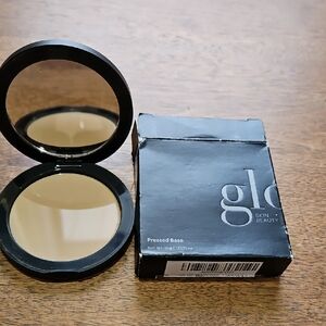 Glo Skin Beauty Pressed Base - Honey Medium